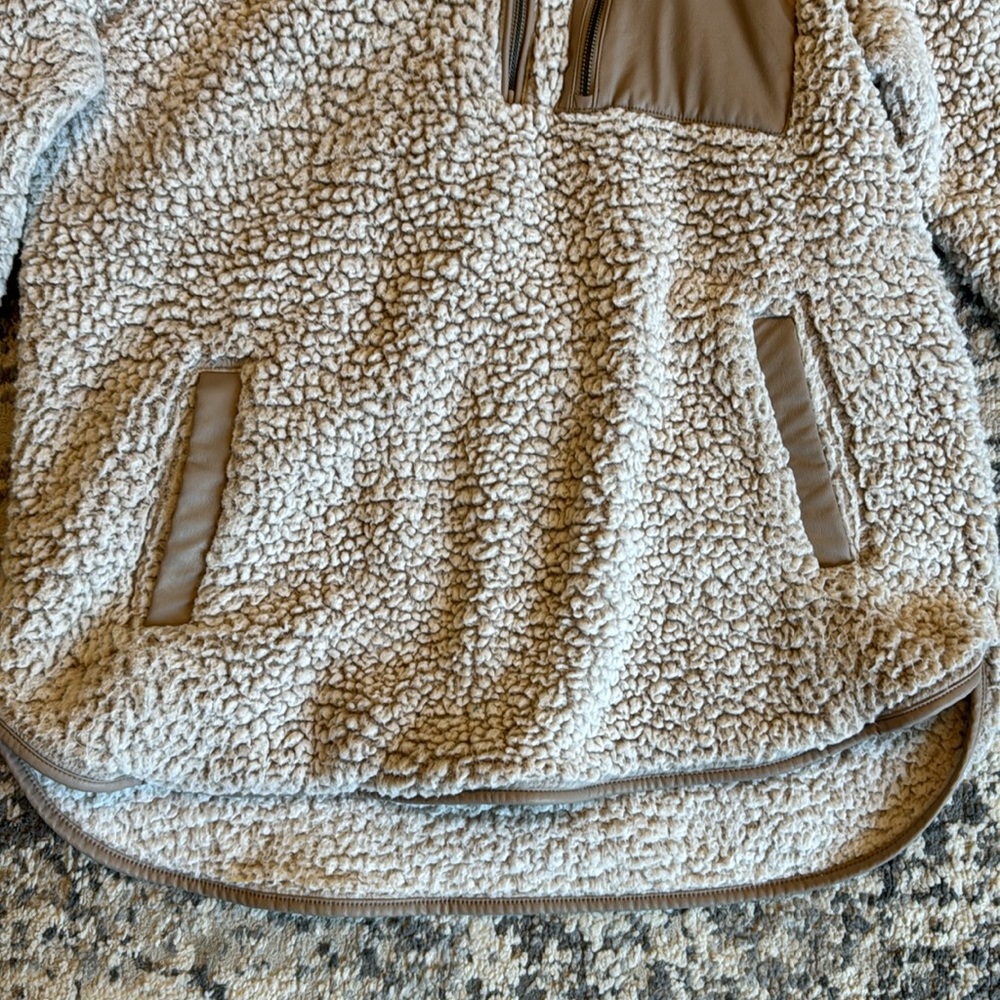 Abercrombie Sherpa pull over - Picture 3 of 5